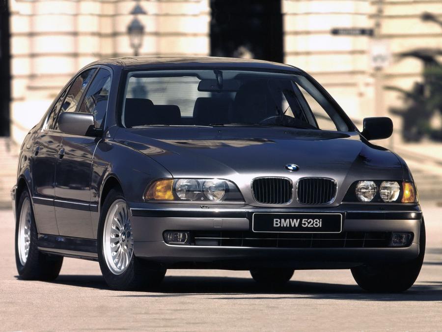  BMW 528i Sedan 1995 года  (фото 1 из 8)